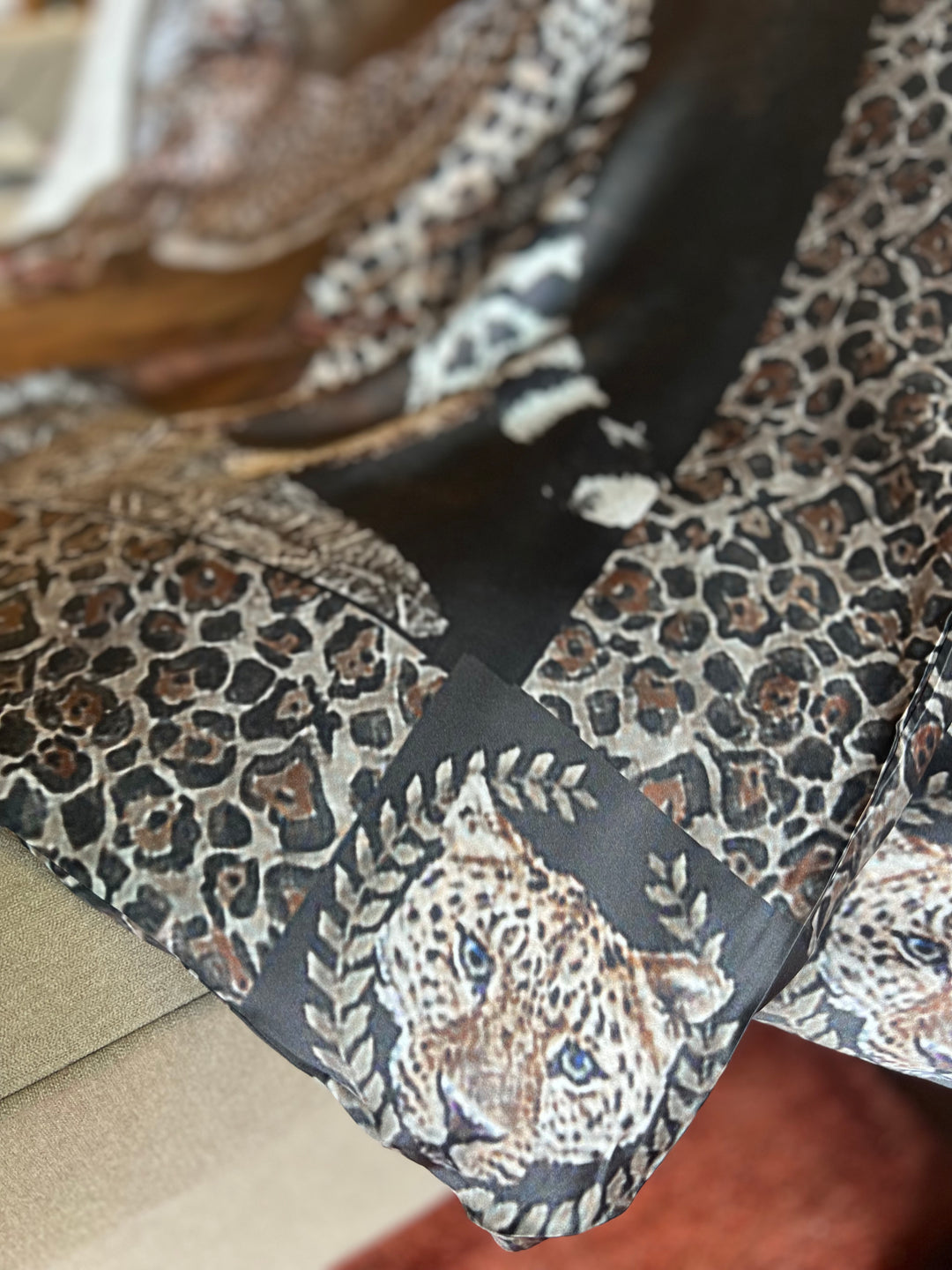 D-335SBT - LEOPARDS NEW STANCE - SILK BED THROW