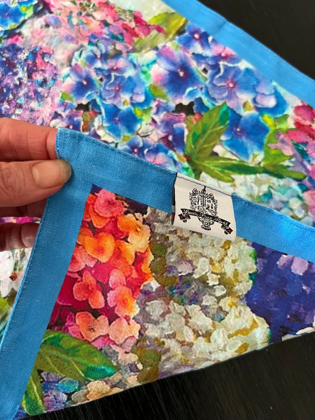 D-560 THE BLUE HYDRANGEAS JOY BOMB * DOUBLE SIDED *ORGANIC LINEN - Placemat 12" x 18"