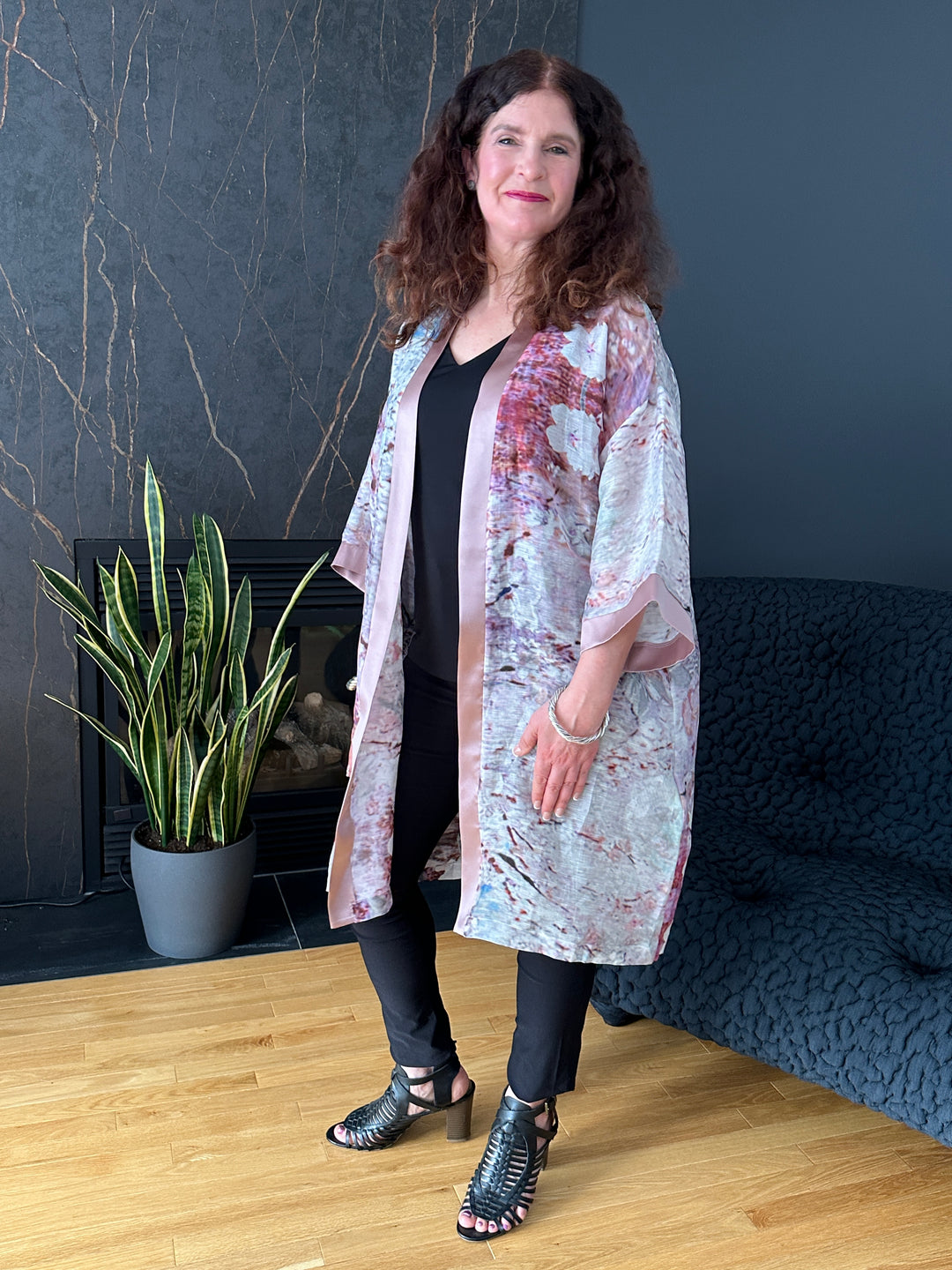 D-524 KIMONO - ALMOND BLOSSOMS - WITH DUSTY PINK TRIM