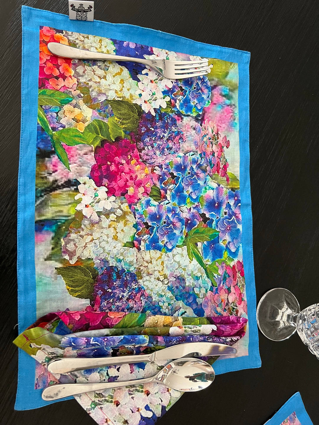 D-560 THE BLUE HYDRANGEAS JOY BOMB * DOUBLE SIDED *ORGANIC LINEN - Placemat 12" x 18"