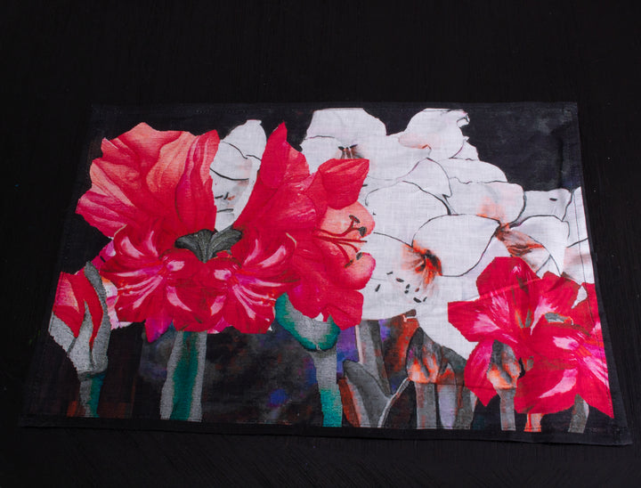 D-192 AMARYLLIS BLOOM - Placemat 12" x 18"