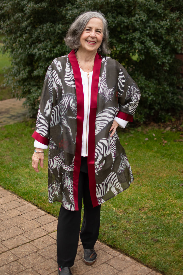 D-812K A LOVE THAT CHASES AFTER YOU ZEBRA KIMONO