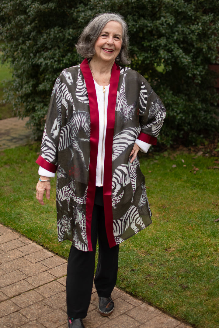 D-812K A LOVE THAT CHASES AFTER YOU ZEBRA KIMONO
