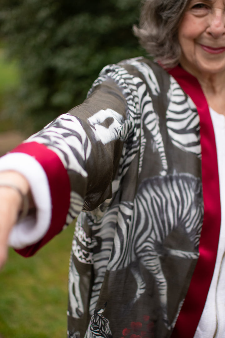 D-812K A LOVE THAT CHASES AFTER YOU ZEBRA KIMONO