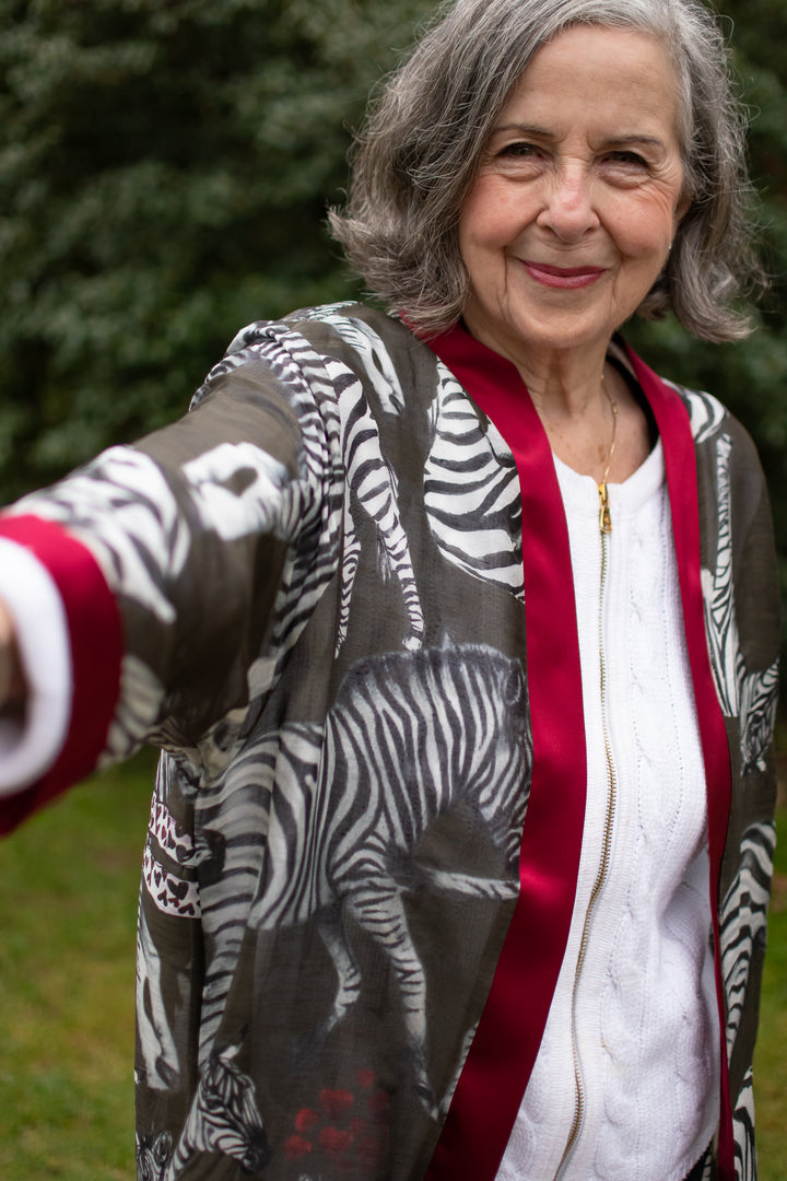 D-812K A LOVE THAT CHASES AFTER YOU ZEBRA KIMONO
