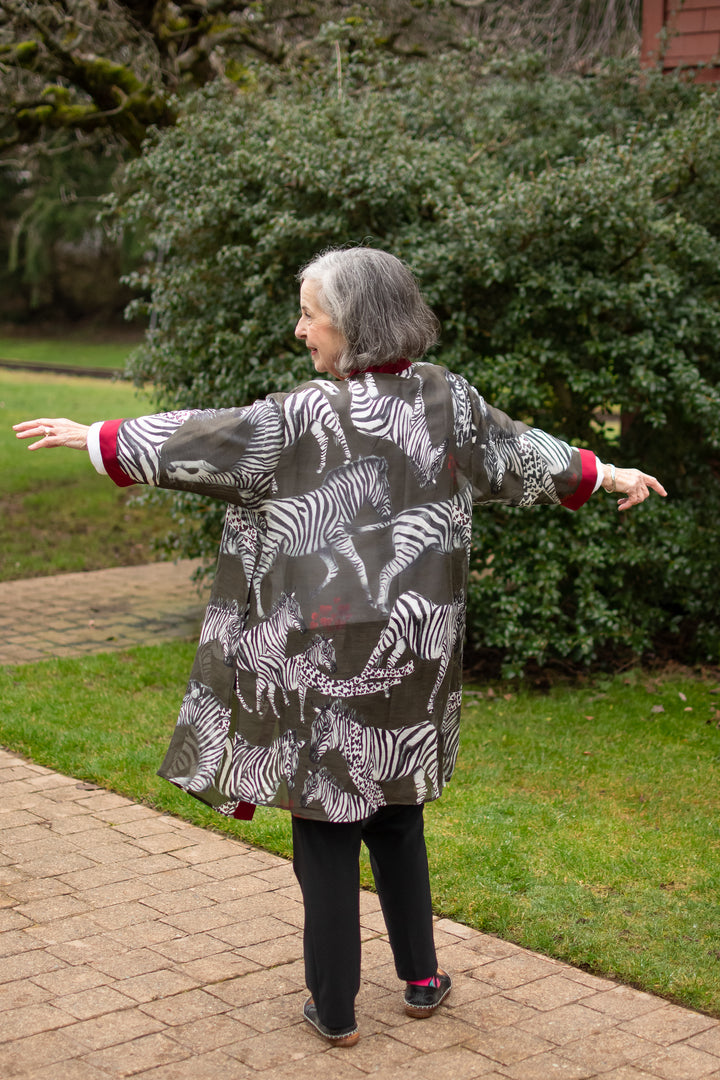 D-812K A LOVE THAT CHASES AFTER YOU ZEBRA KIMONO