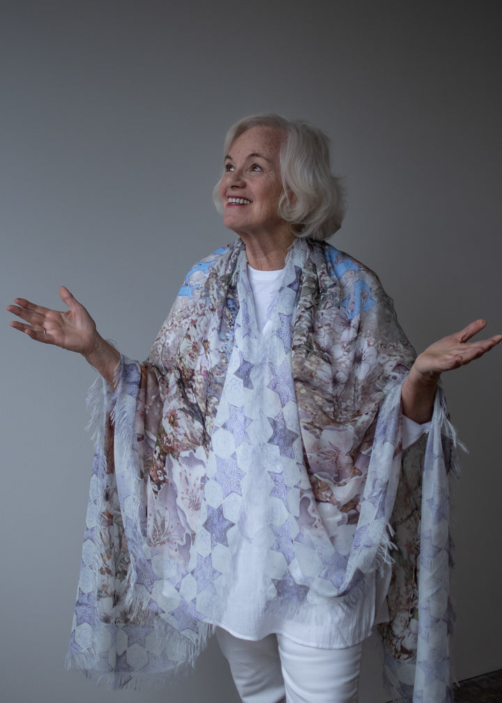D-401 SHALOM PRAYER SHAWL WITH STAR OF DAVID BORDER LARGE