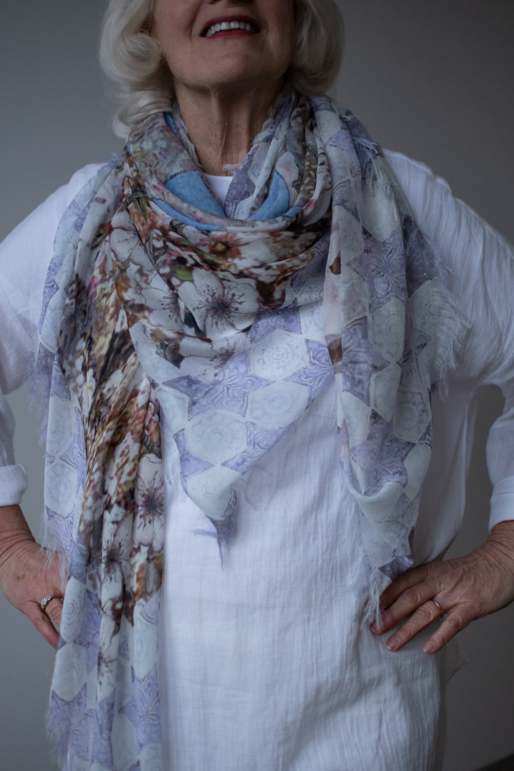 D-401 SHALOM PRAYER SHAWL WITH STAR OF DAVID BORDER LARGE