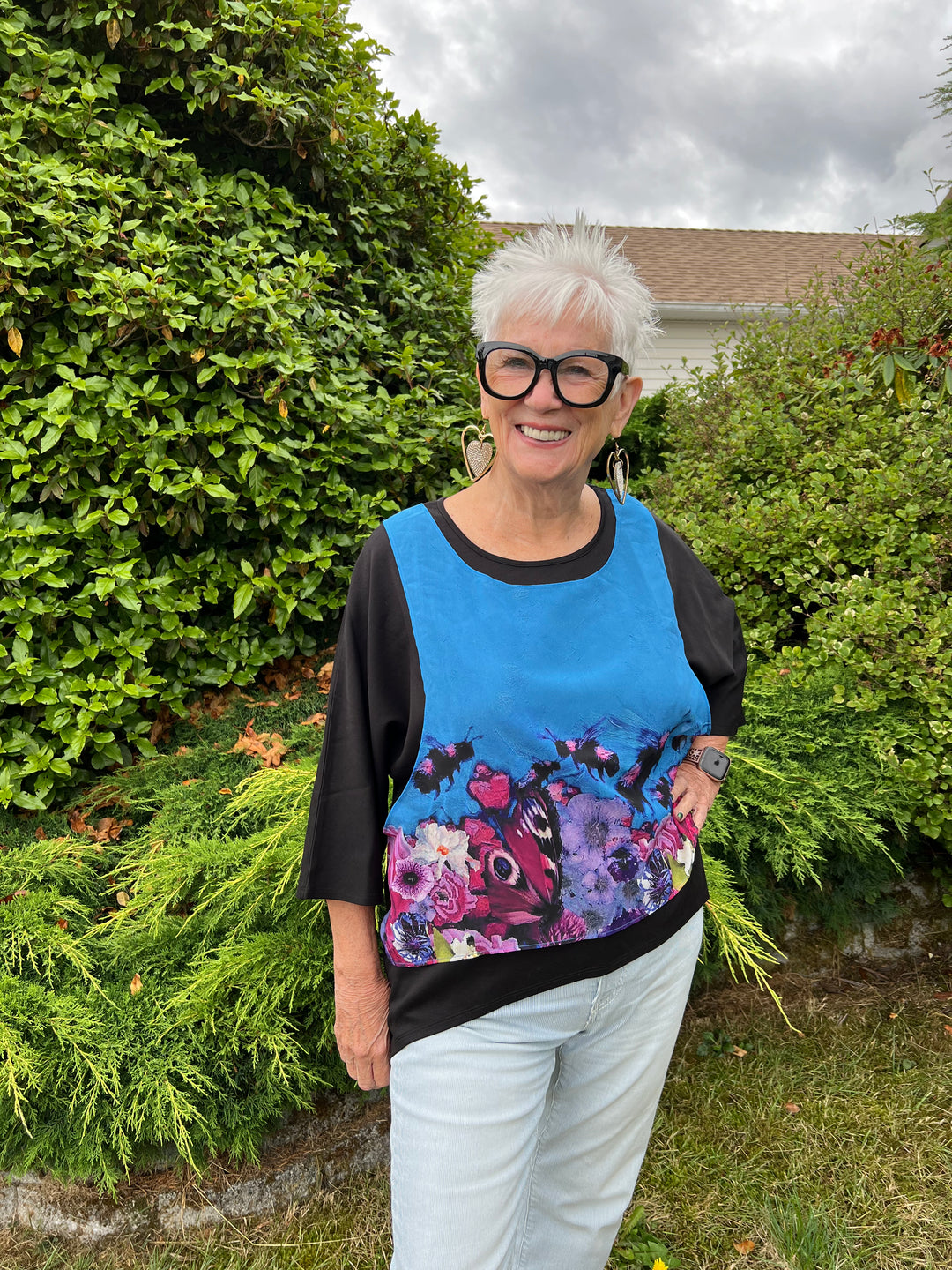 LAYERED T-SHIRT - D-171 CROSS POLLINATE QUEEN BEE