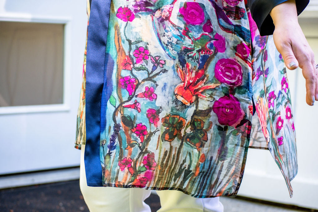 D-112BK LOVE'S EYE IS ON THE HUMMINGBIRD LUXURY SILK LINEN KIMONO