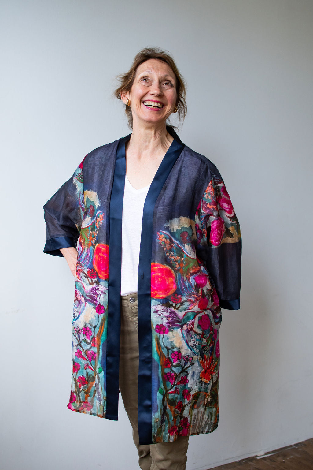 D-112BK LOVE'S EYE IS ON THE HUMMINGBIRD LUXURY SILK LINEN KIMONO