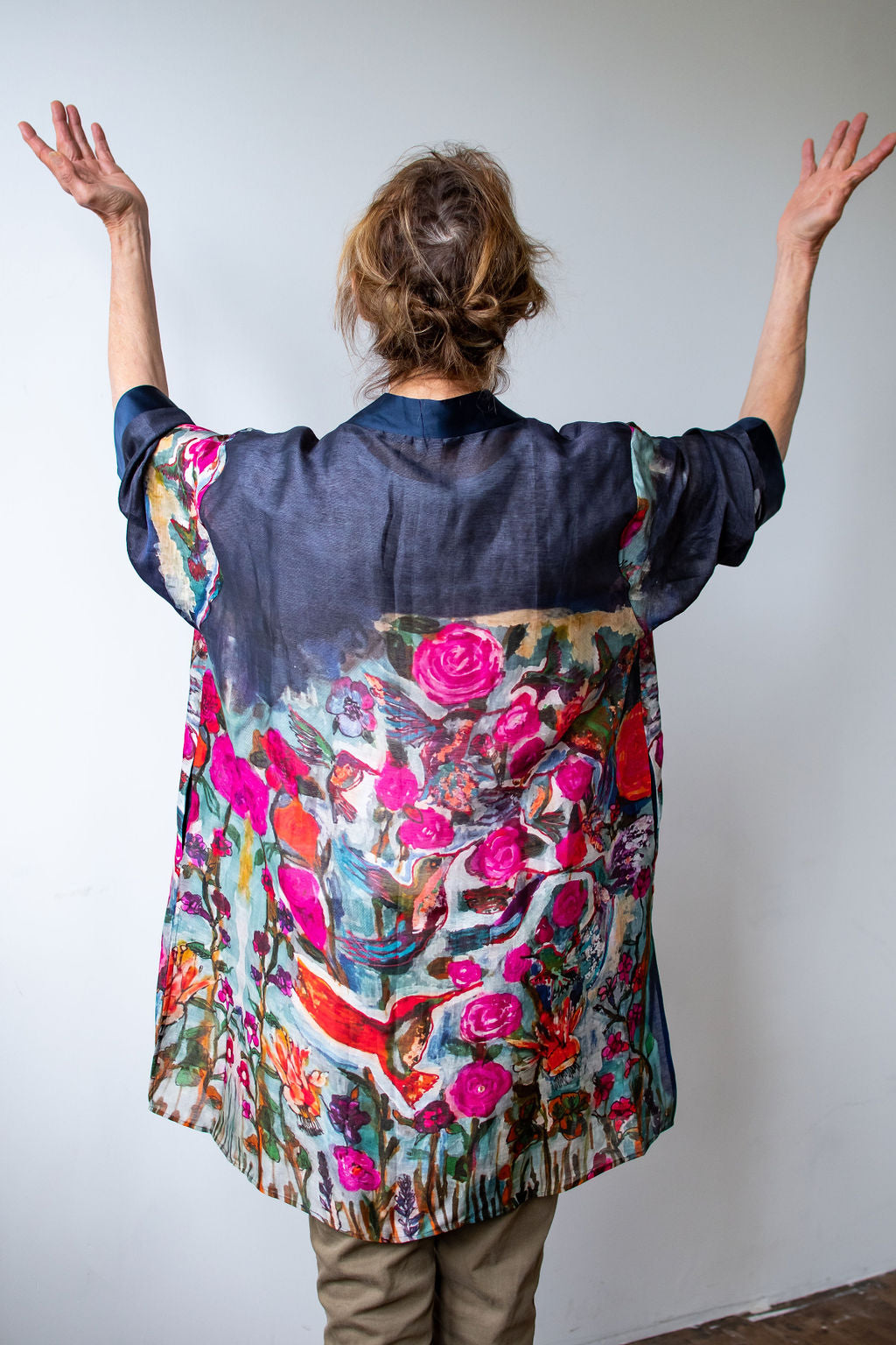 D-112BK LOVE'S EYE IS ON THE HUMMINGBIRD LUXURY SILK LINEN KIMONO